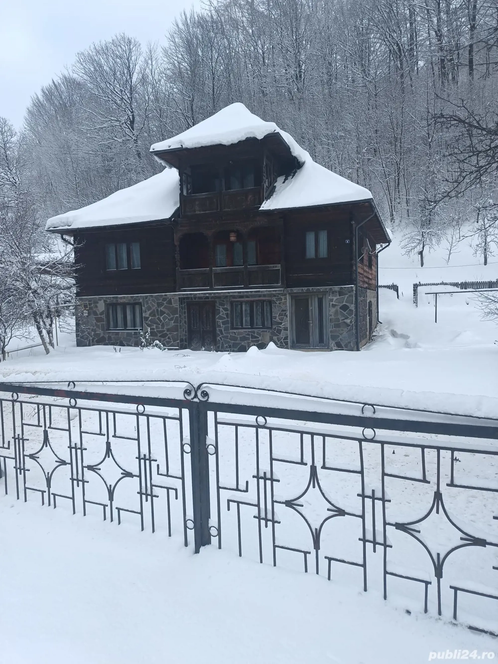 Casă tradițională din piatră și lemn, 200 mp utili, teren 850 mp   Cavnic
