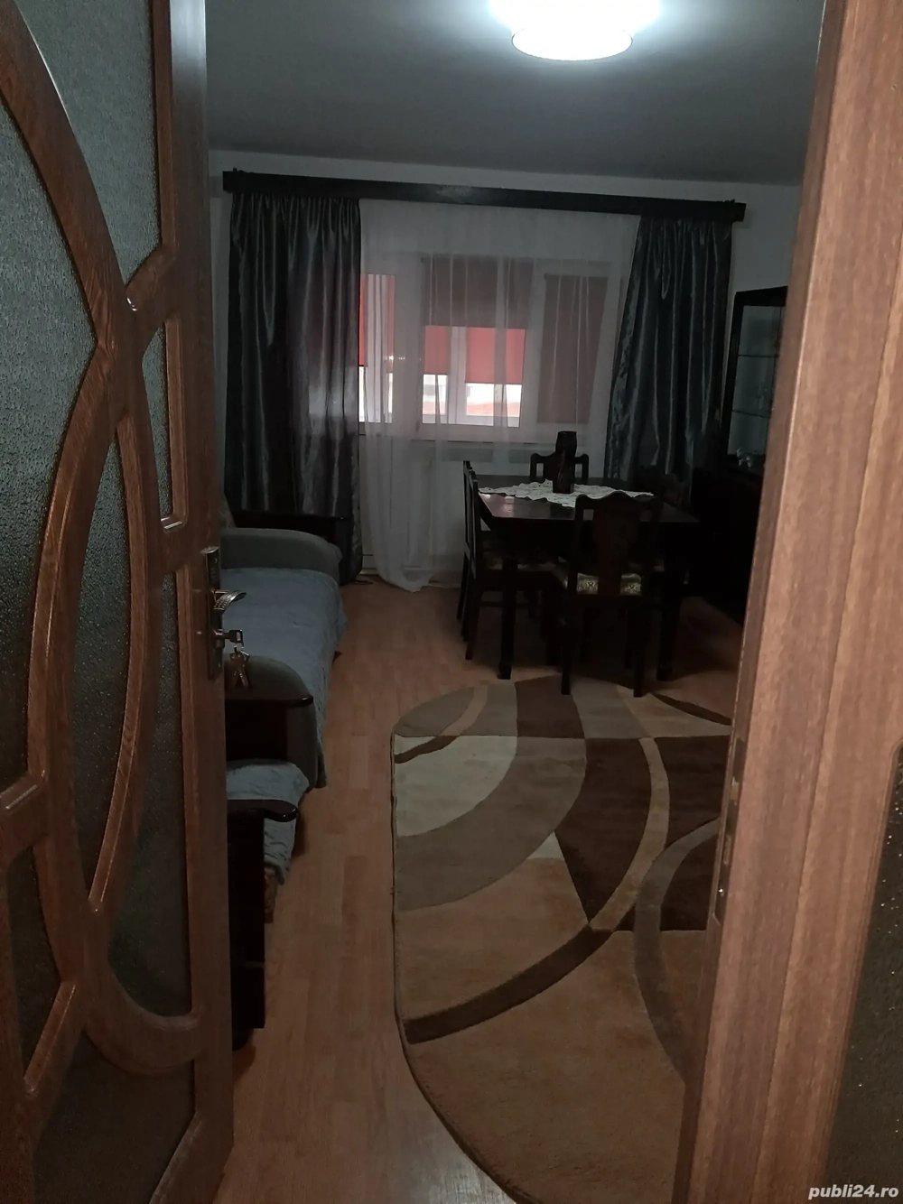 Proprietar închiriez apartament cu 3 camere decomandat si utilat cu centrala proprie!! Brazda lui No