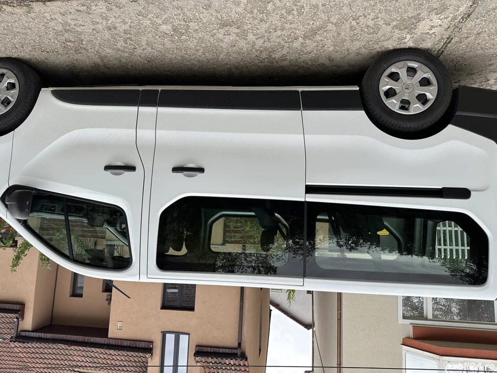 Posesor microbuz 9 locuri caut colaborare ofer servicii trnsport