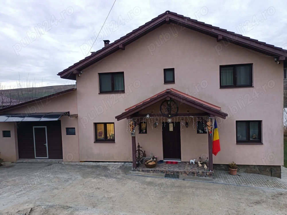 Vând sau schimb casă, lacul Cătina, ideală pentru PENSIUNE