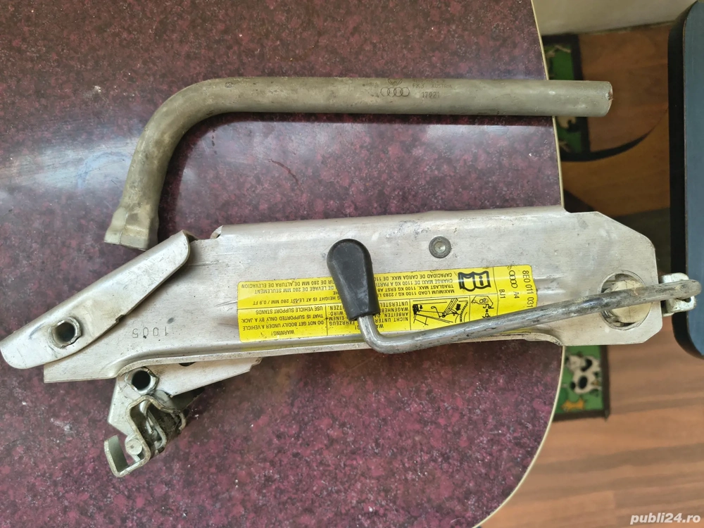 Vând cric auto și cheie roti 17 