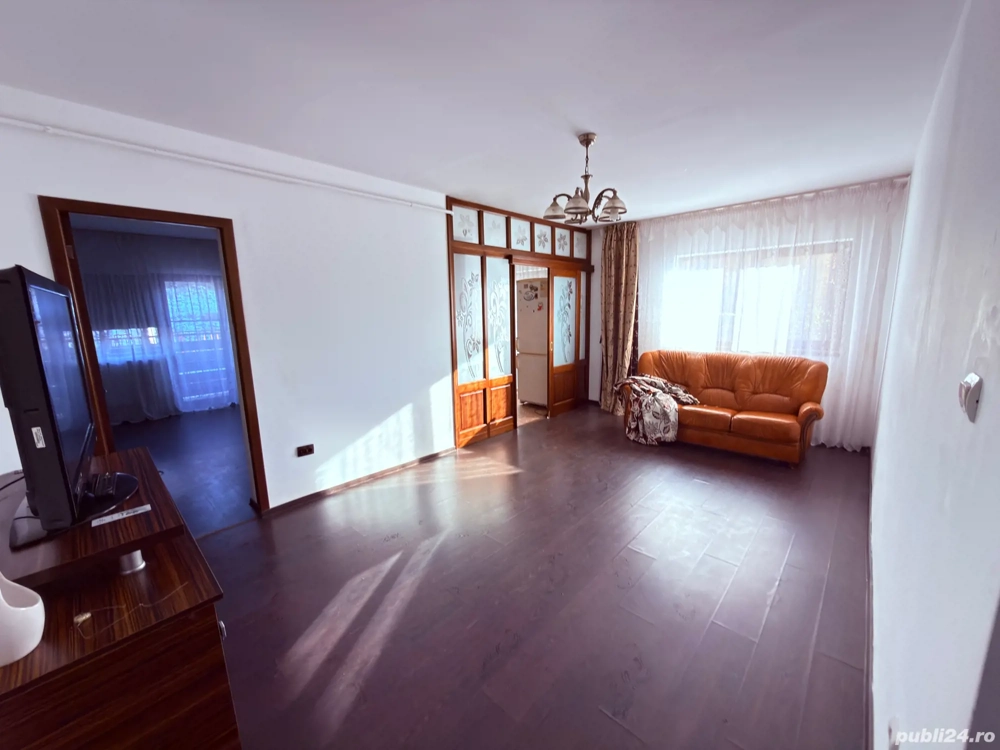 Apartament 3 camere de vanzare Bucium 