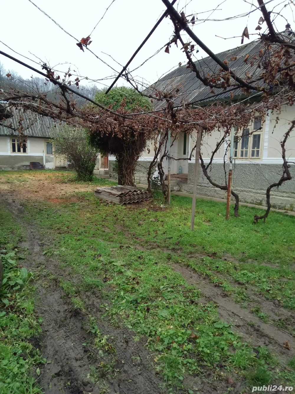 Casă cu anexe de vânzare