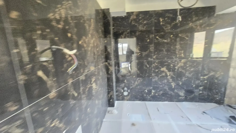 De închiriat clădire comercială 