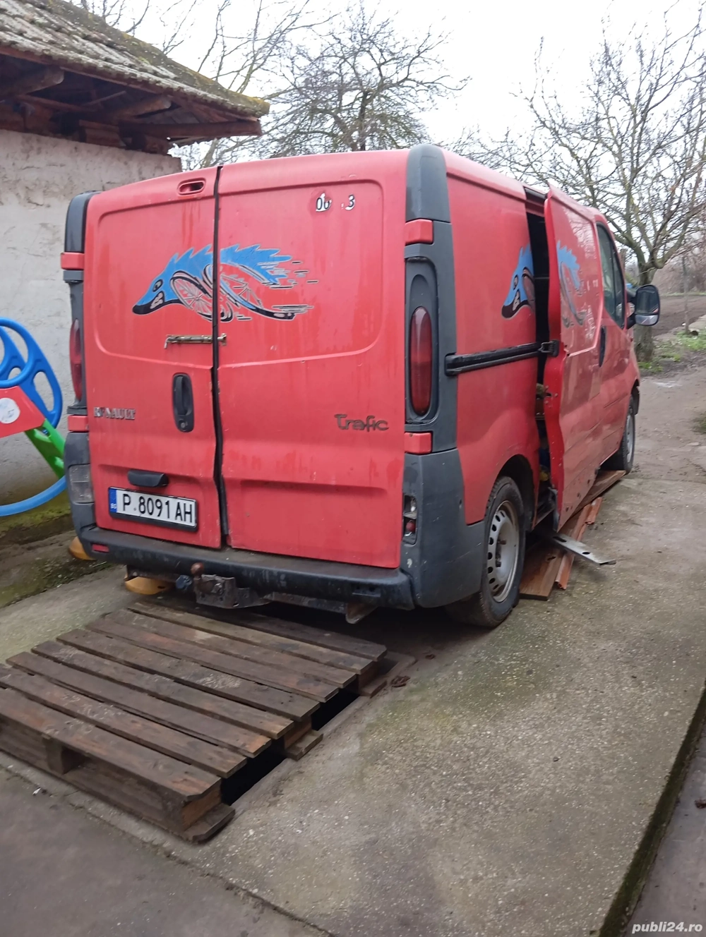 Dezmembrez Renault Trafic 