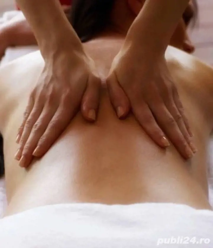 Tanara maseuza masaj full body 