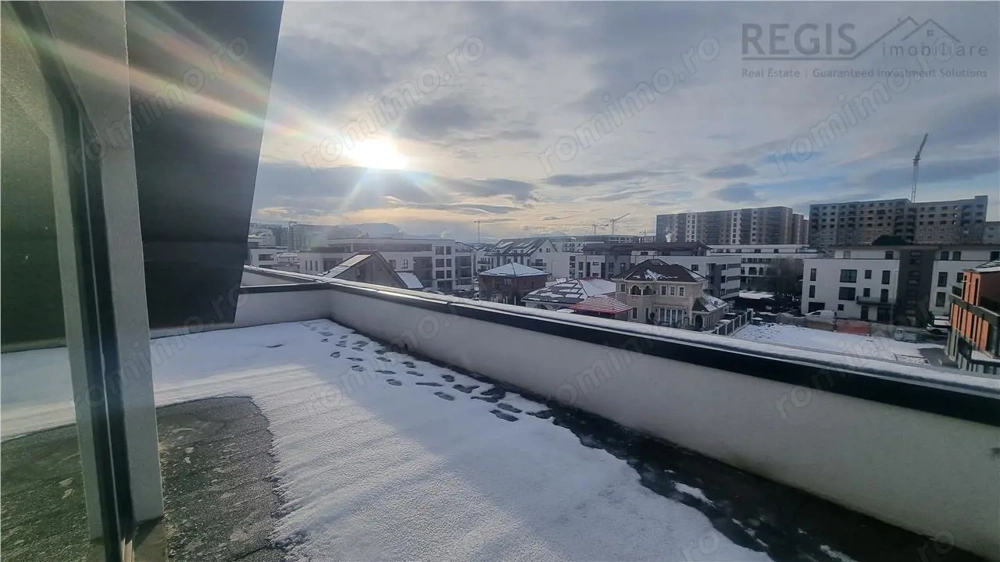 Penthouse de 3 camere zona Tractorul