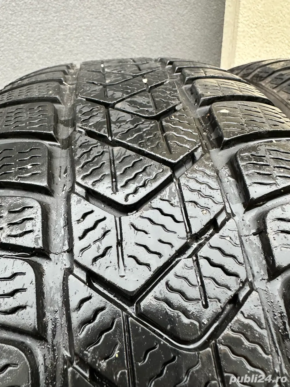Pirelli iarna 225/60/18 Runflat