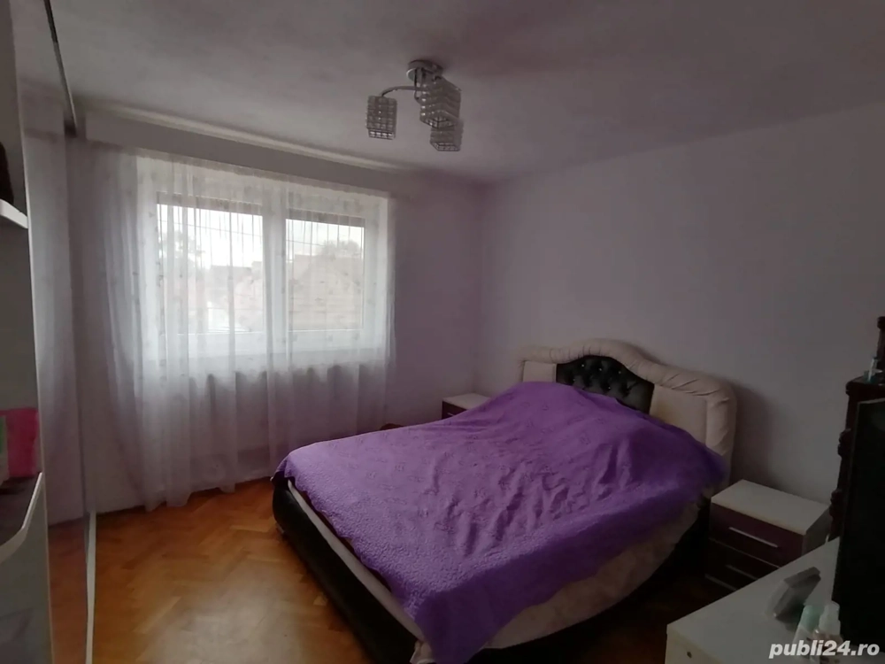 Închiriez casa