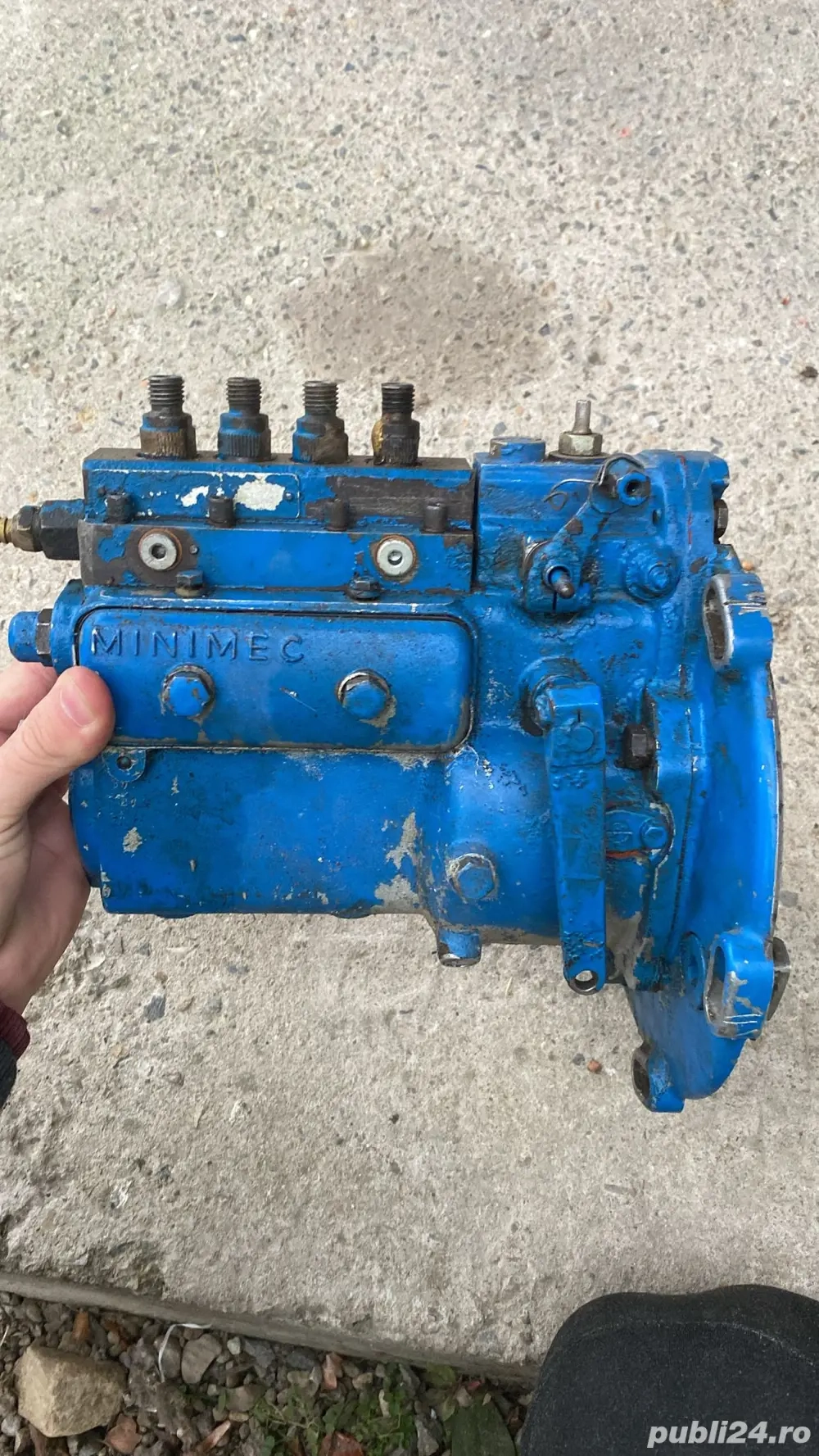 Vând pompa de injecție in 4 