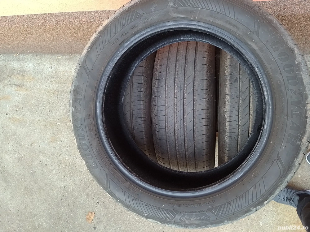 Vând 4 cauciucuri 215 55 R 17
