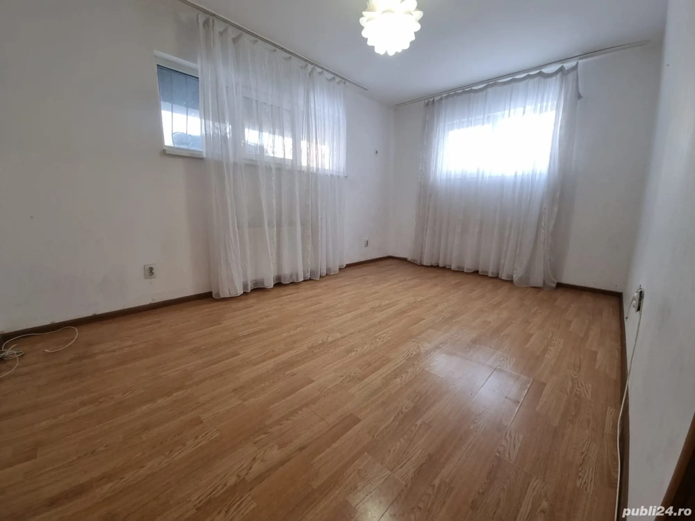 Apartament 2 camere decomandat, parcare, metrou 10 min, mutare rapida