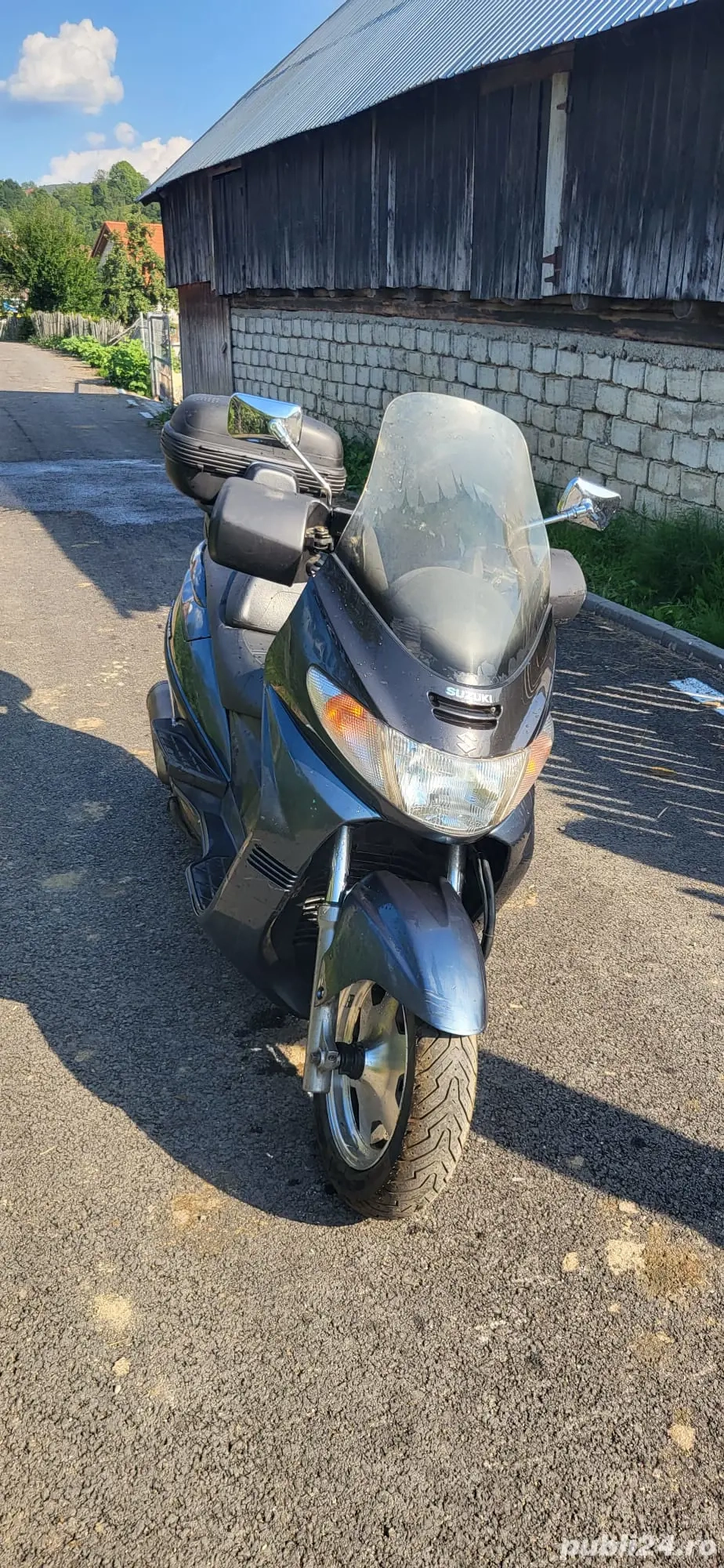 Suzuki Burgman 400cc - confort,fiabilitate și multe piese noi