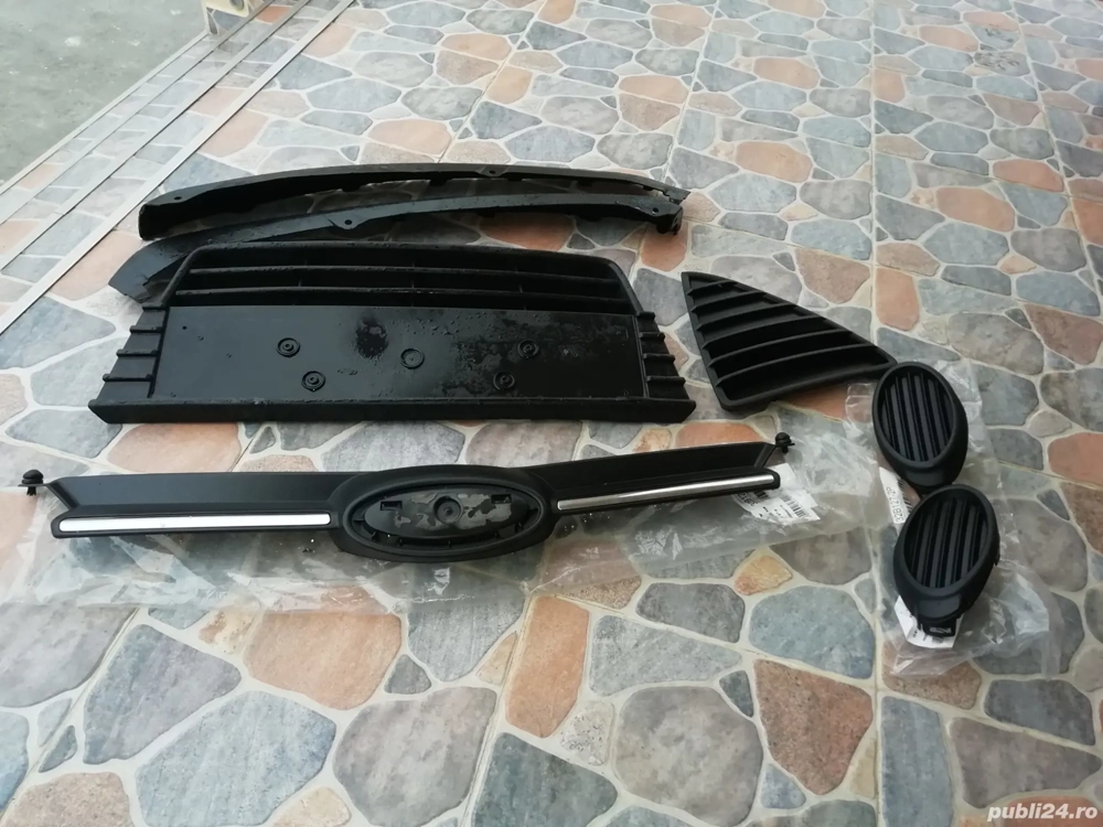 Grile față Ford Focus 2012