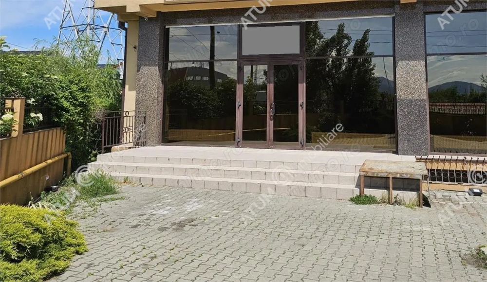 Spatiu comercial cu vad 132 mp utili si 6 locuri de parcare Turnisor