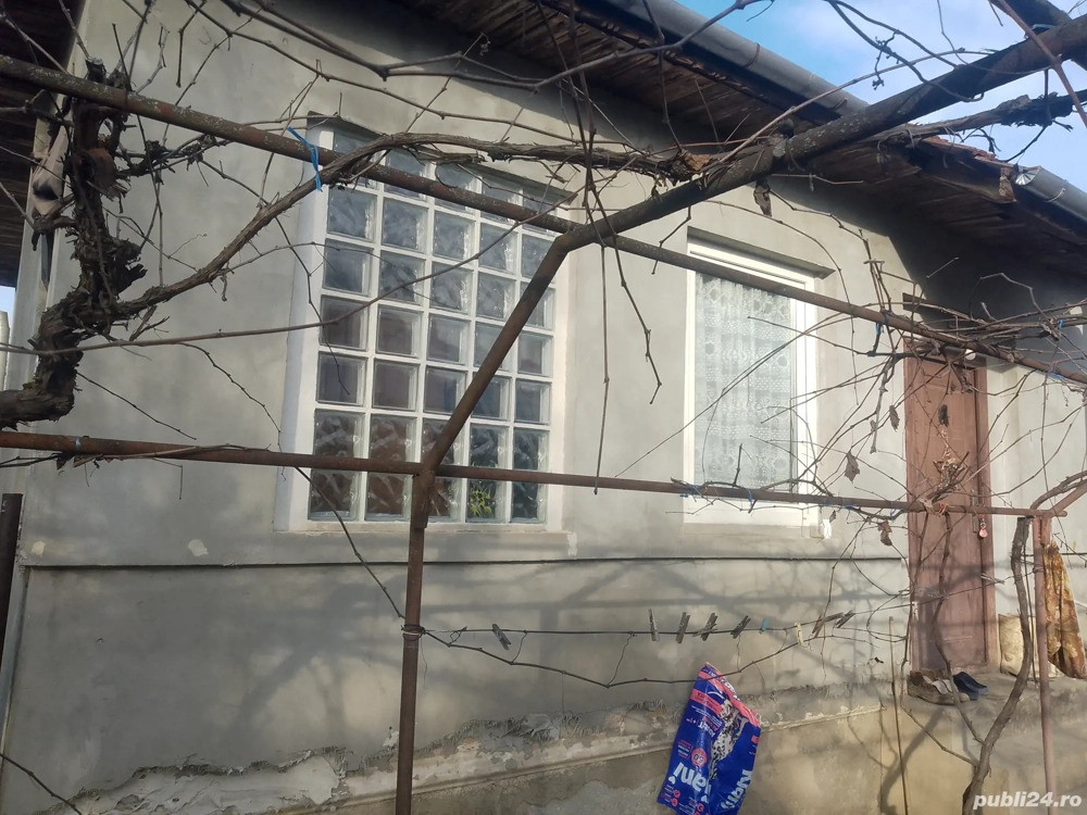 casa cu anexe Telesti 