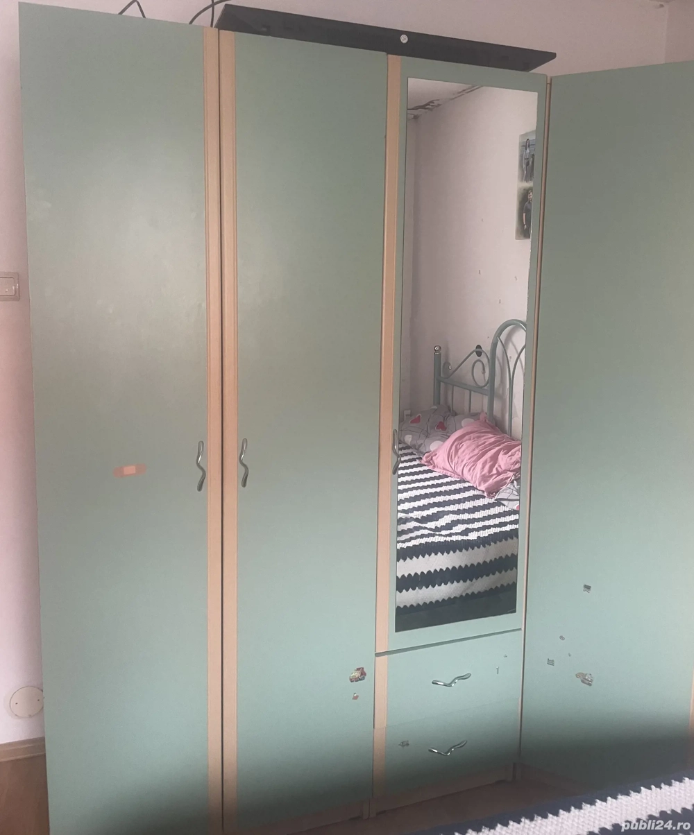 Vând șifonier plus pat,noptiere și comoda 