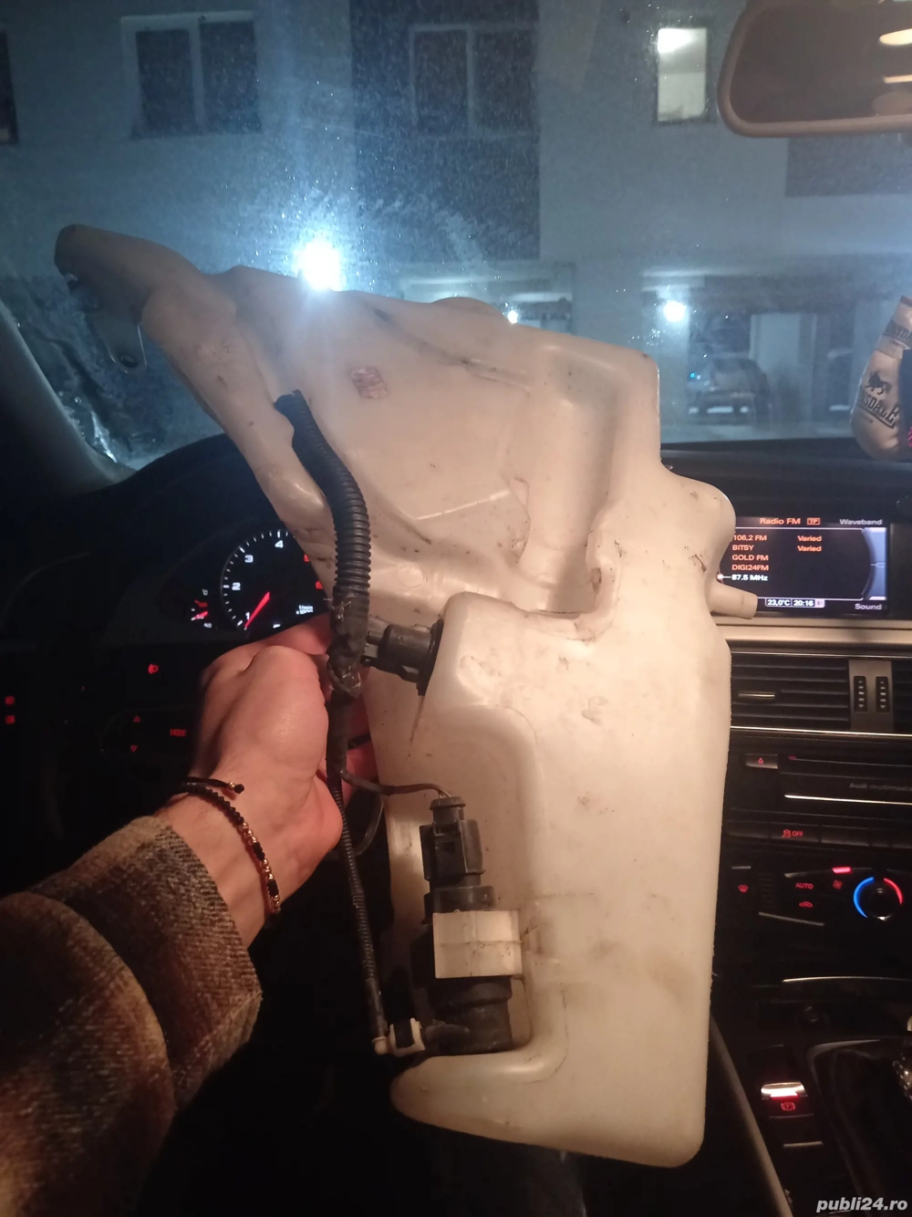 Vas lichid de parbriz audi a4 b8 