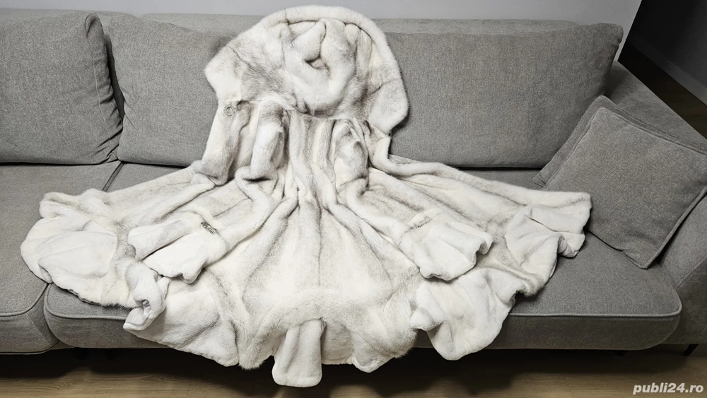 Haina de blana naturala cu gluga din Vizon Nurca alba