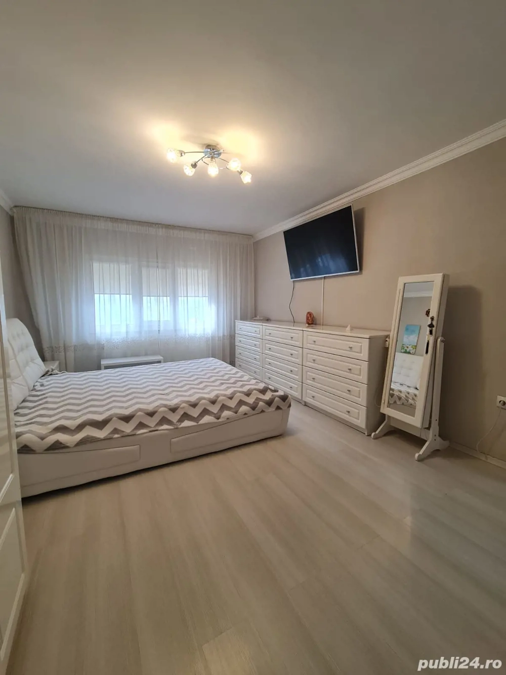 Vanzare apartament 3 camere dec in Galati, Sid-Vest, parter cu gradina