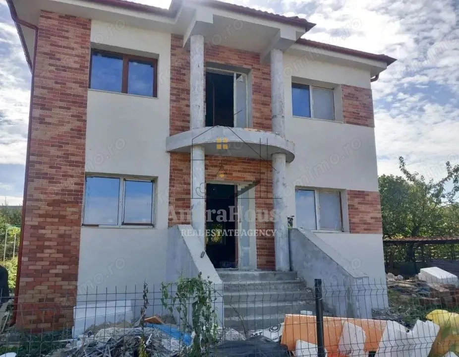 Casa individuala, teren 700 mp, semifinisata, Dezmir zona str Closca