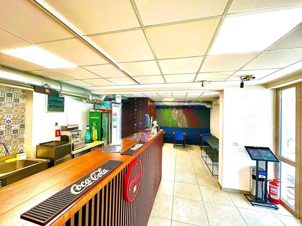 Spațiu comercial de închiriat   complet utilat (bucătărie + pizzerie)
