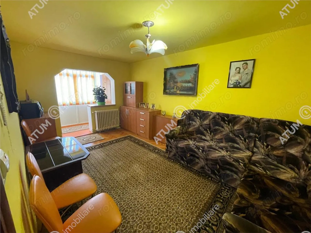 Apartament 3 camere decomandate si balcon zona Vasile Aaron Sibiu