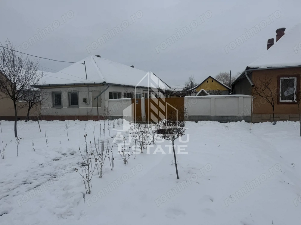 Casă individuală  în Recaș ,teren 1050 mp cu front pe două străzi .