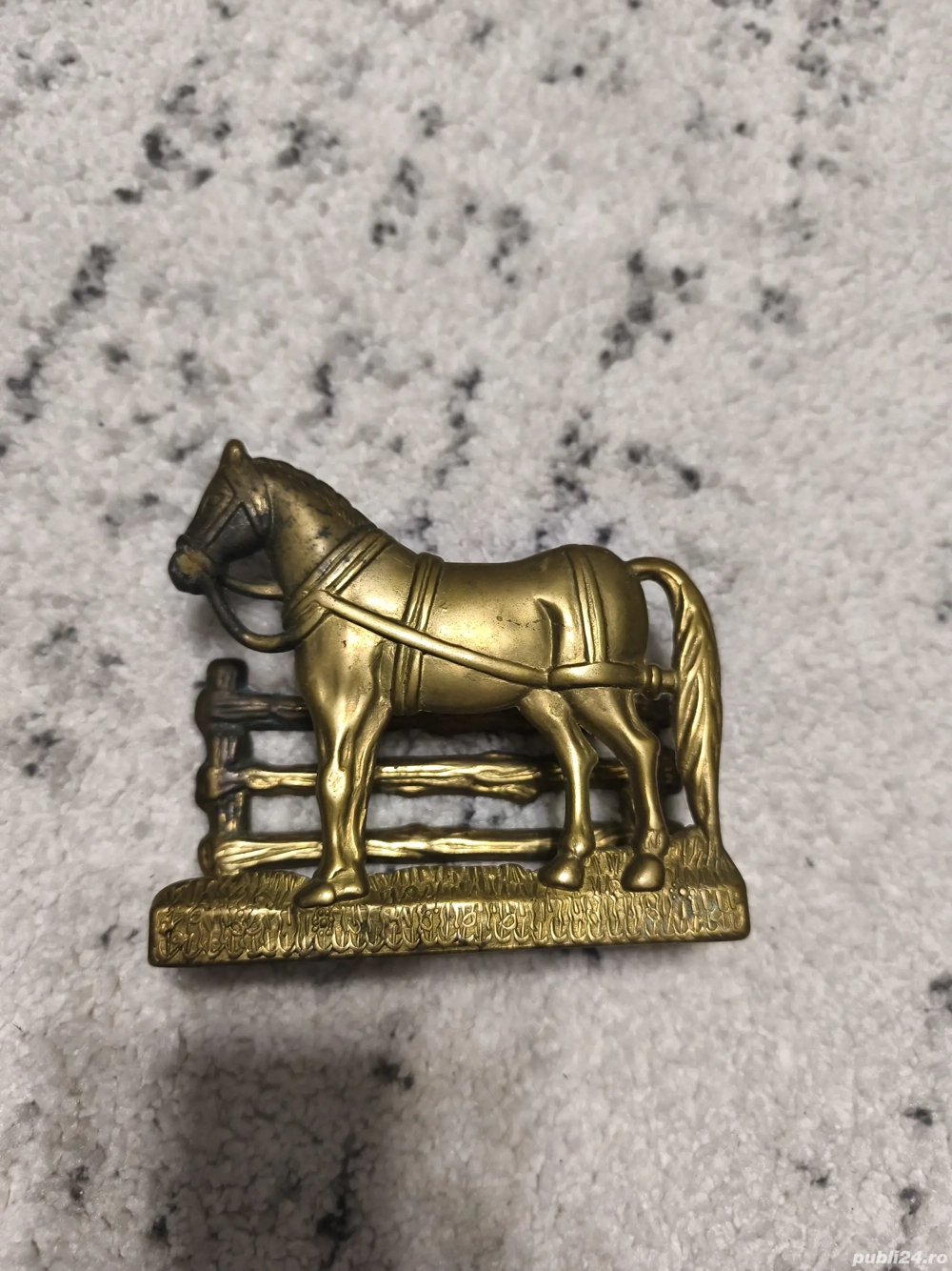 Suport metalic pentru scrisori 