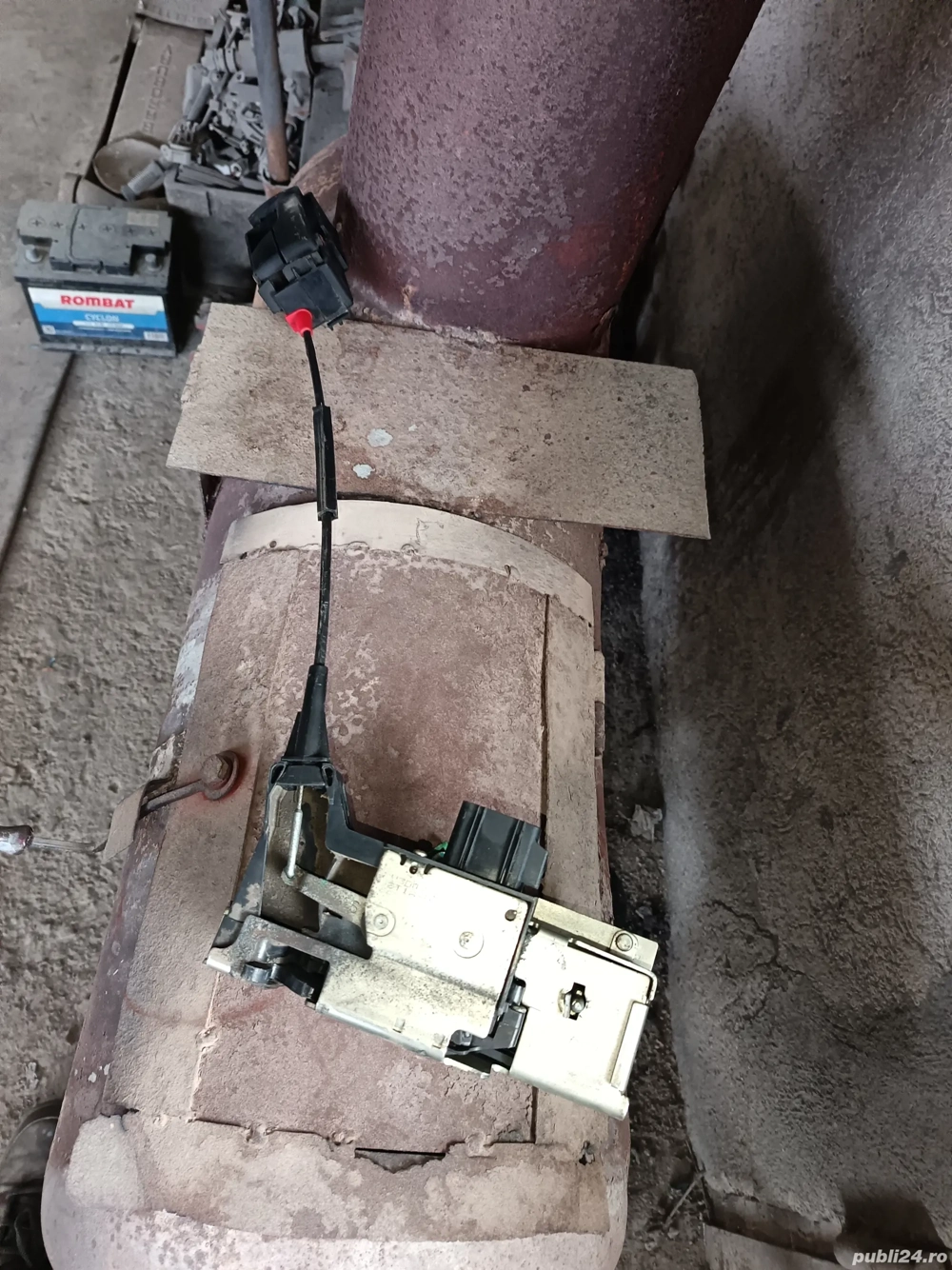 Broasca ușa stânga Ford Connect an 2007 2008 2009 