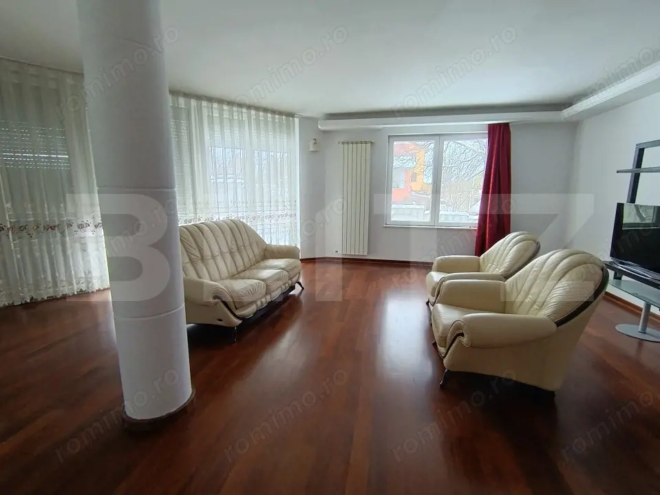 Casa Ultracentral cu 5 camere în suprafață de 300 mp și un teren de 600 mp