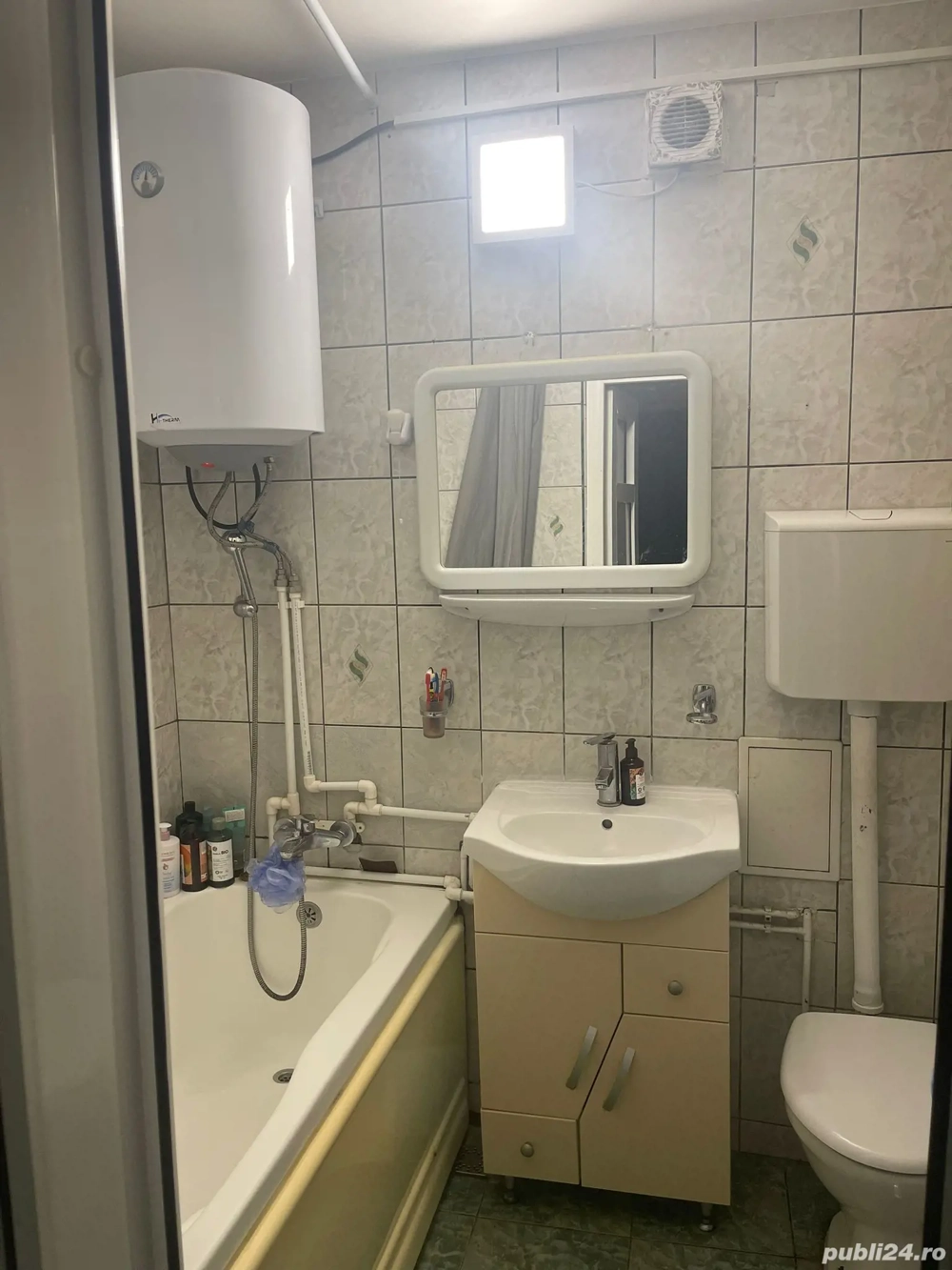 Vând ap.cu 3 cam.in sectorul 3