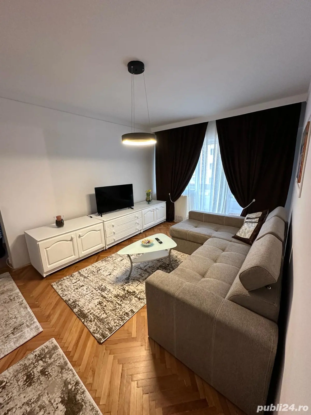inchiriez apartament ultracentral cu 2 camere, 79 mp utili, Piata 25 Octombrie. Pret 400 Euro