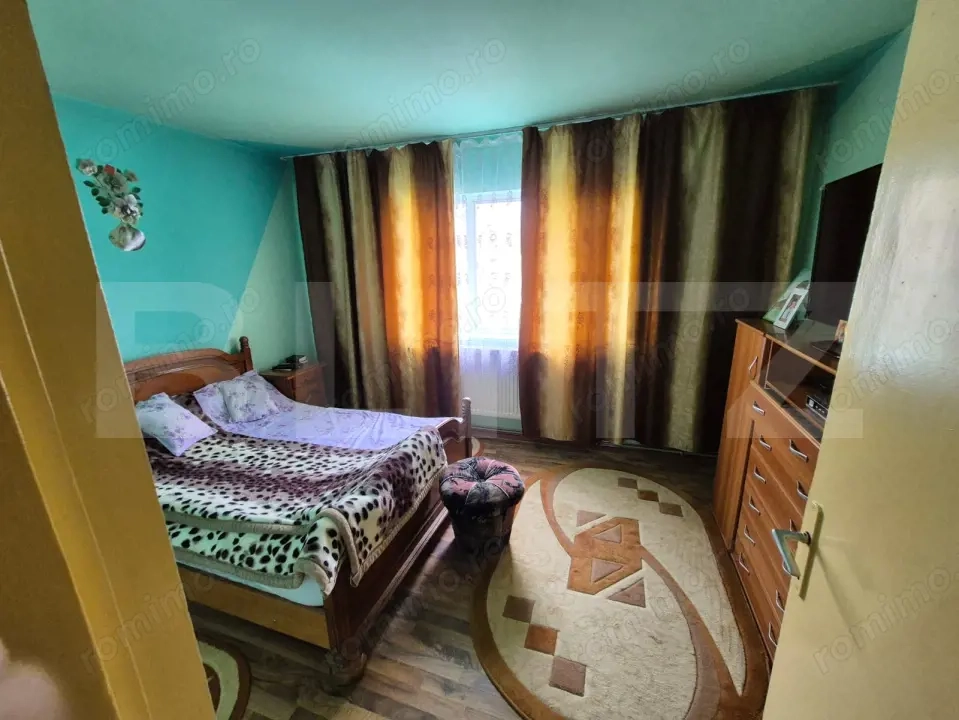 Apartament cu 4 camere, decomandat, 79 mp, etaj intermediar, zona Micro III