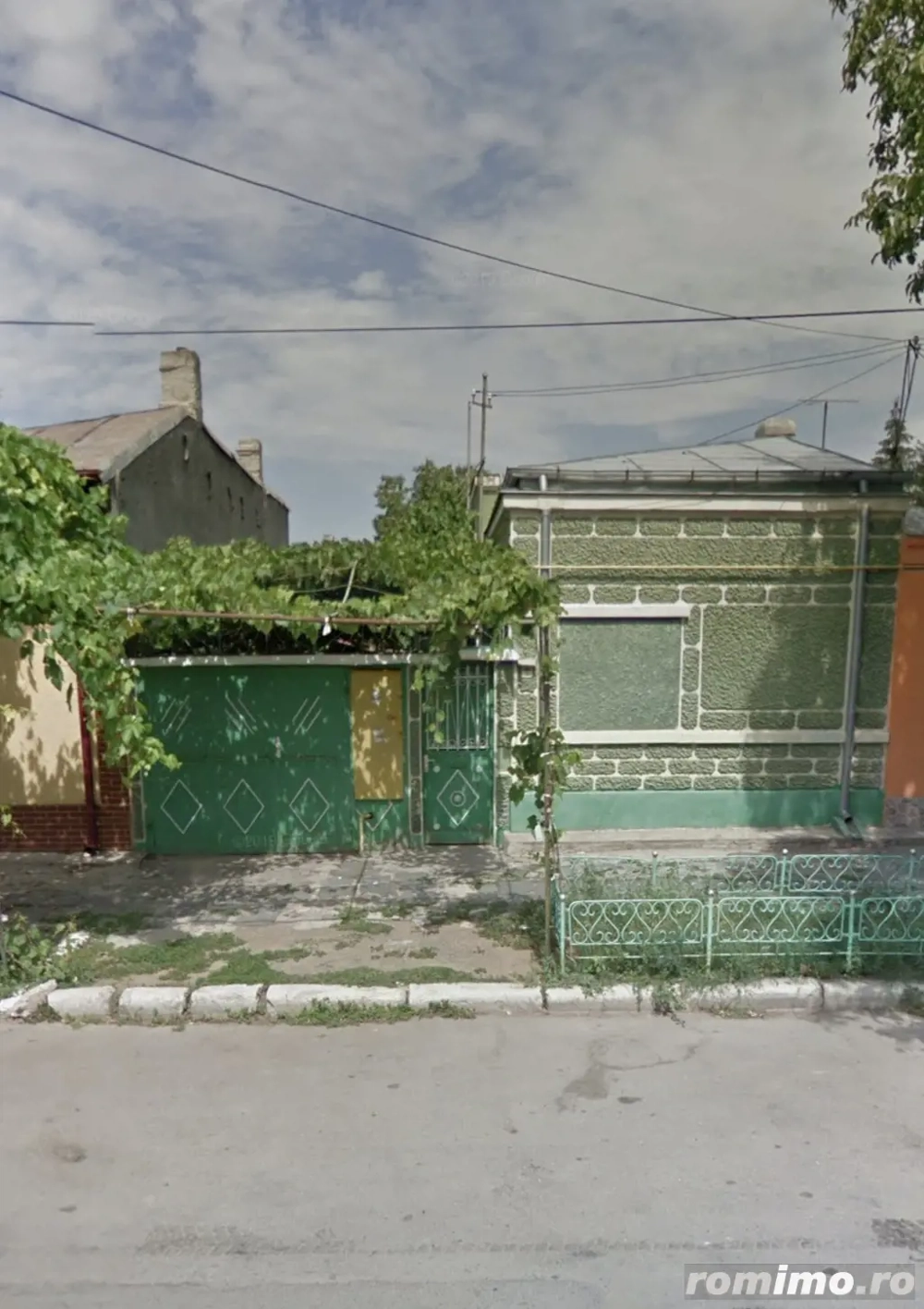 Caut casă bătrânească de cărămidă solidă cu minim 200 mp teren și deschidere minim 8 ml