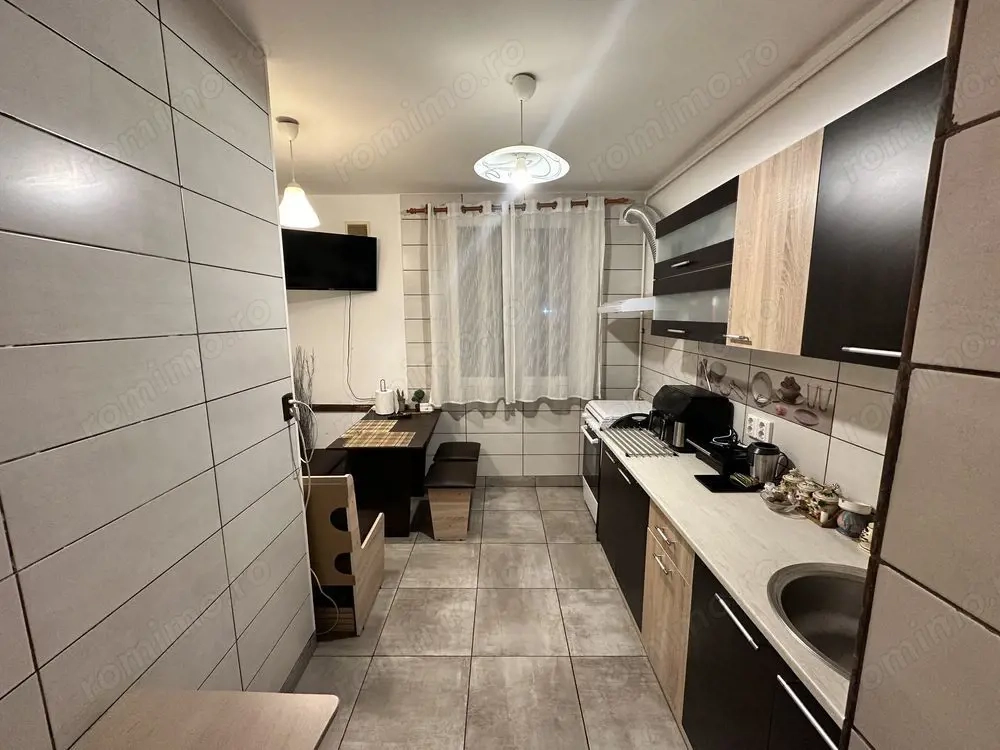 Apartament 3 camere Bld Brancoveanu, zona Huedin.