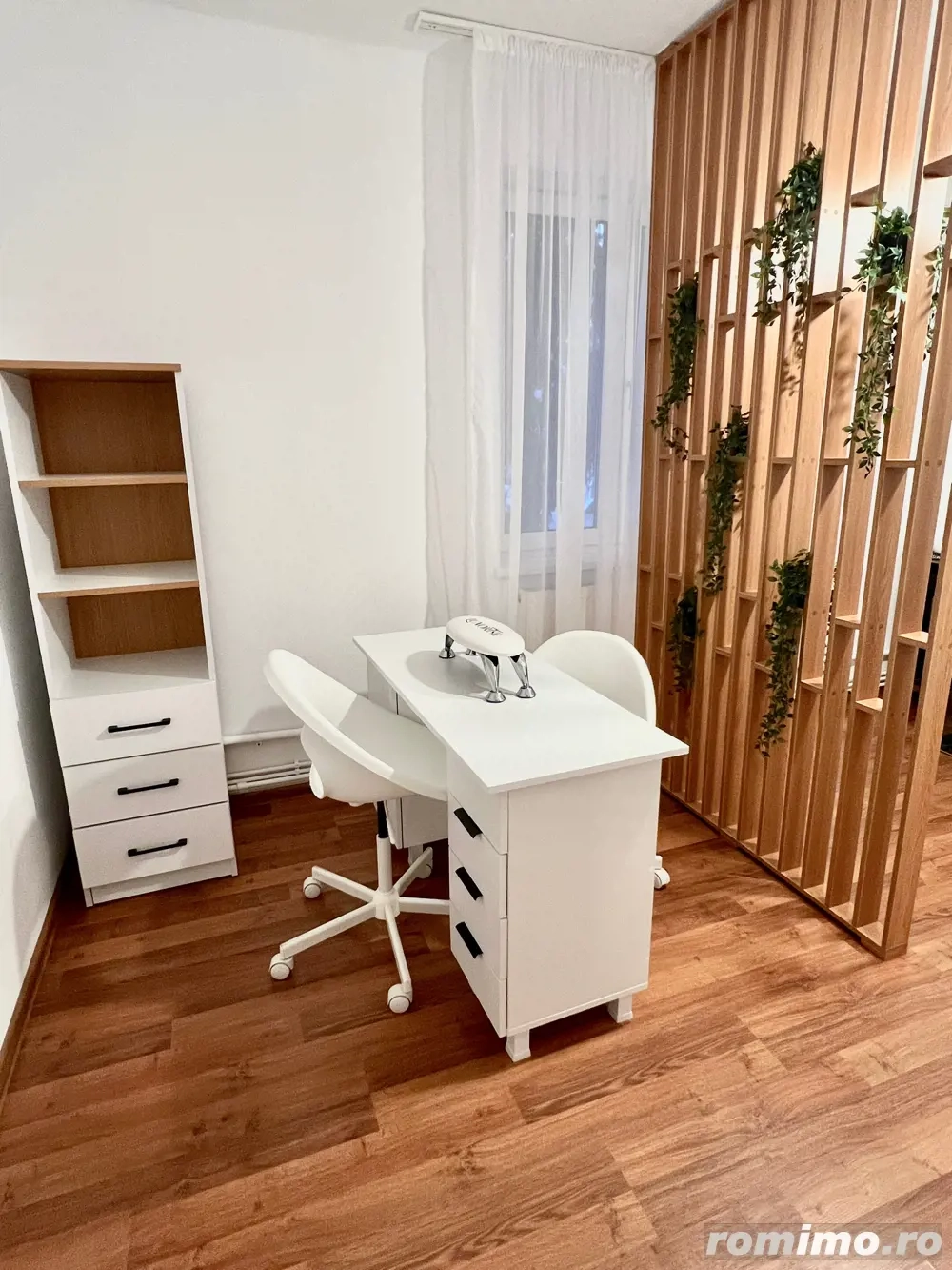 Închirez post manichiura