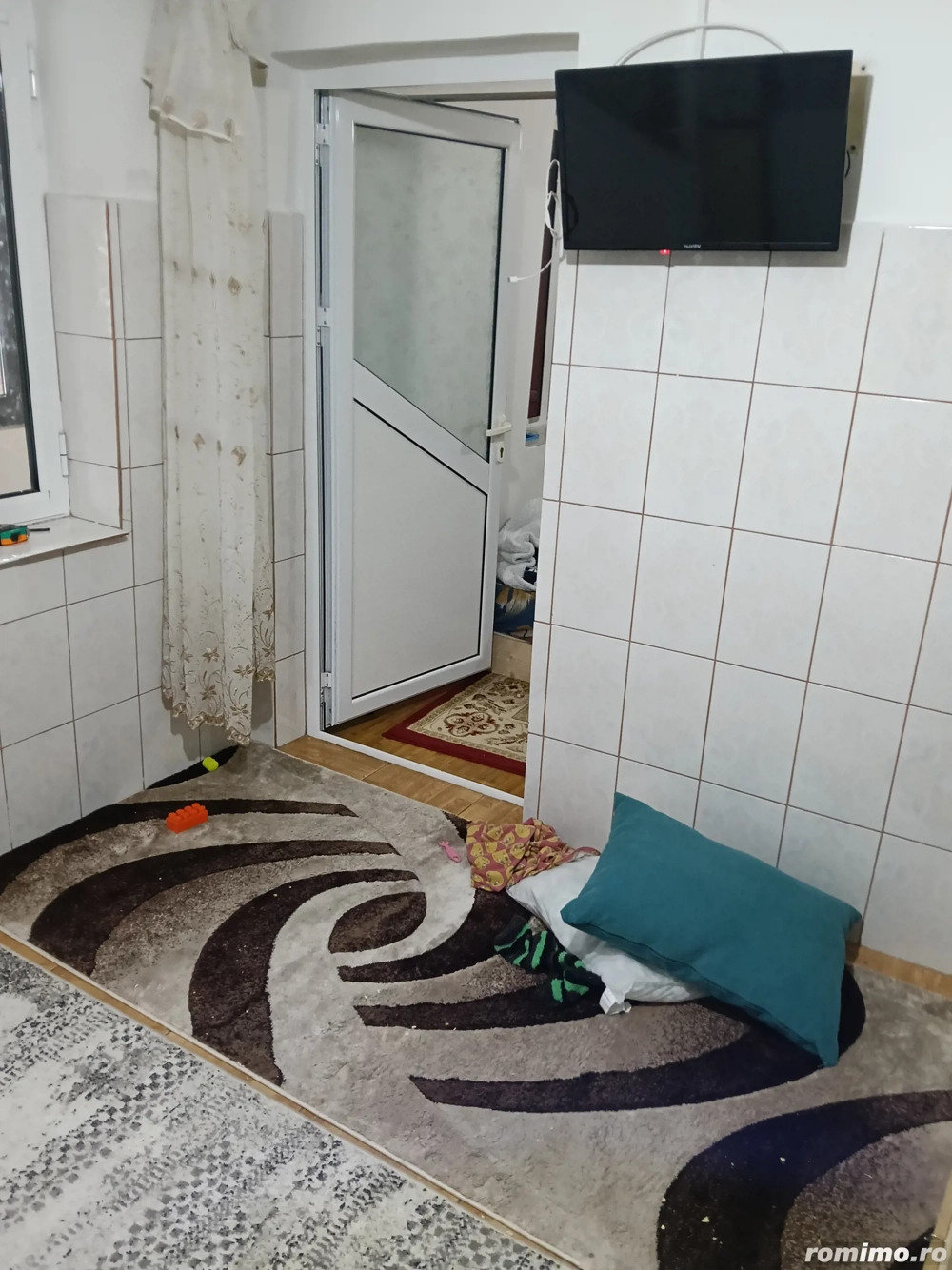 Casa de vanzare piatra olt la strada principala Intr o zona in plina dezvoltare 