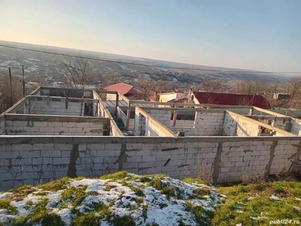 Casa în construcție de vânzare 