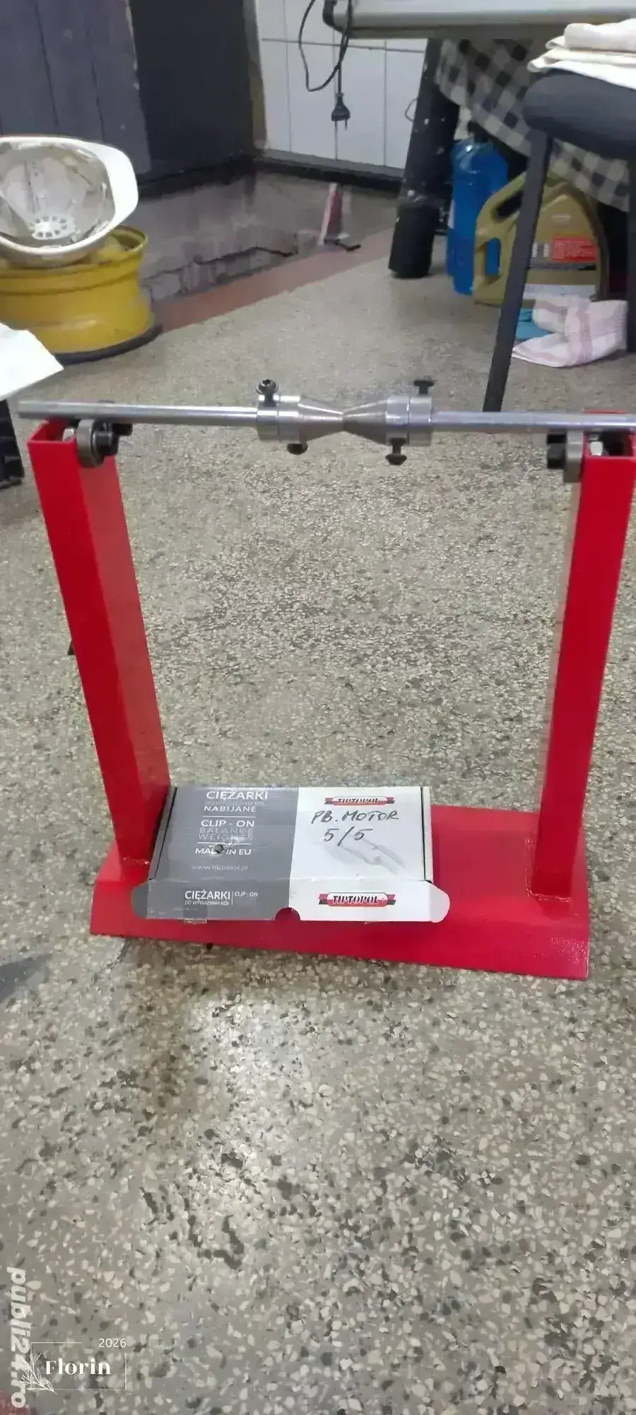 Stand echilibrat roți moto. 