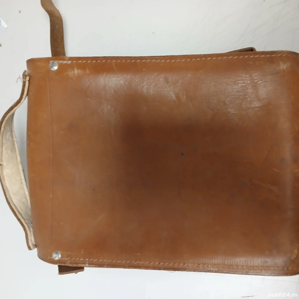 Geantă de bărbați culoare maro din piele foarte grrooassaăeste bună pentru a puurttaa documente și a