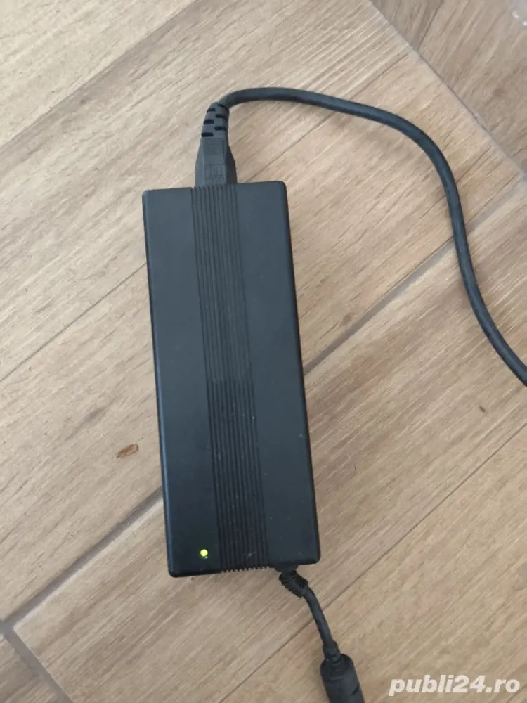 alimentator 20 v 8 A 