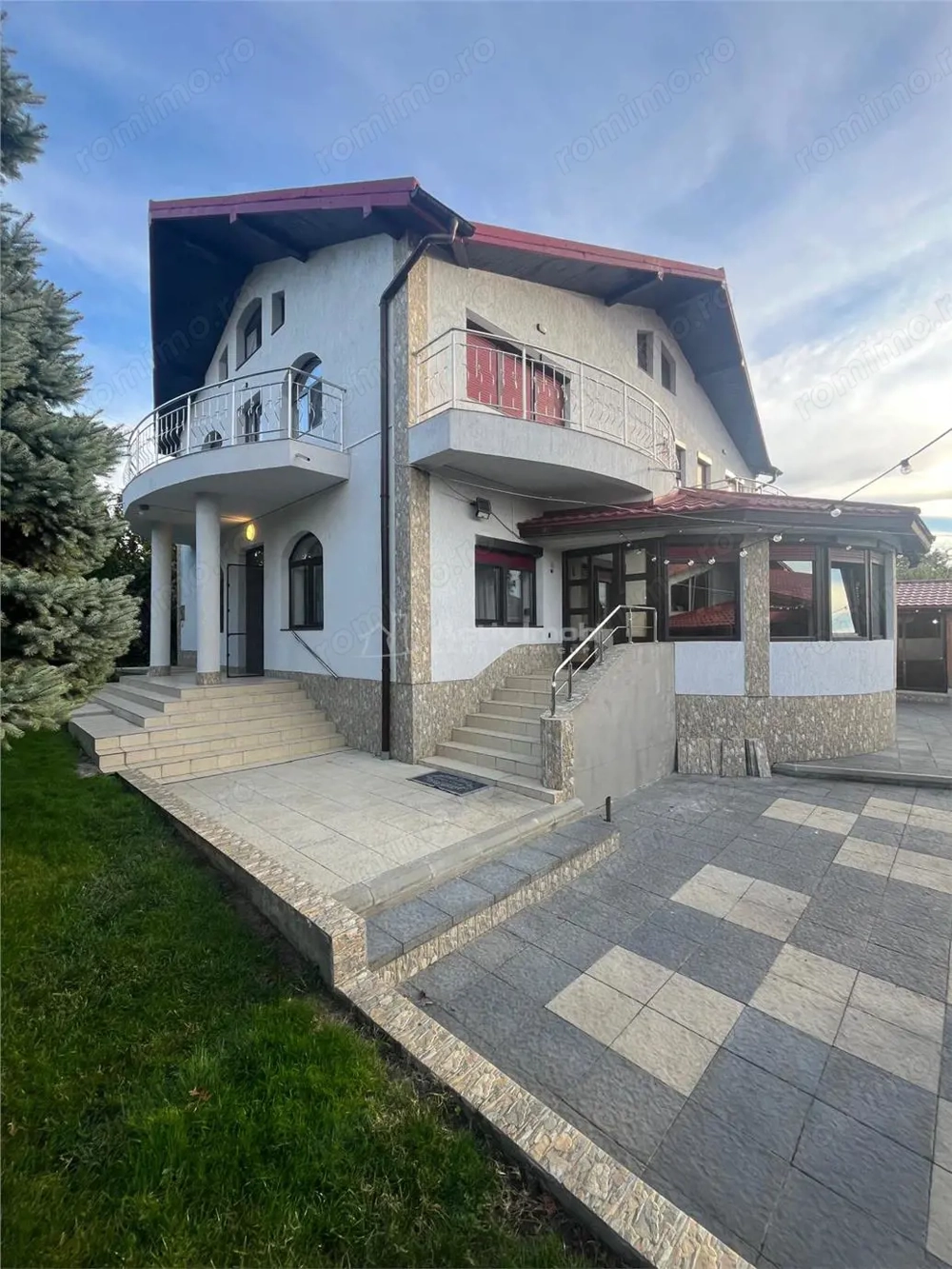 Vila Sm #226;rdan,5 dormitoare GAZ sosea principala