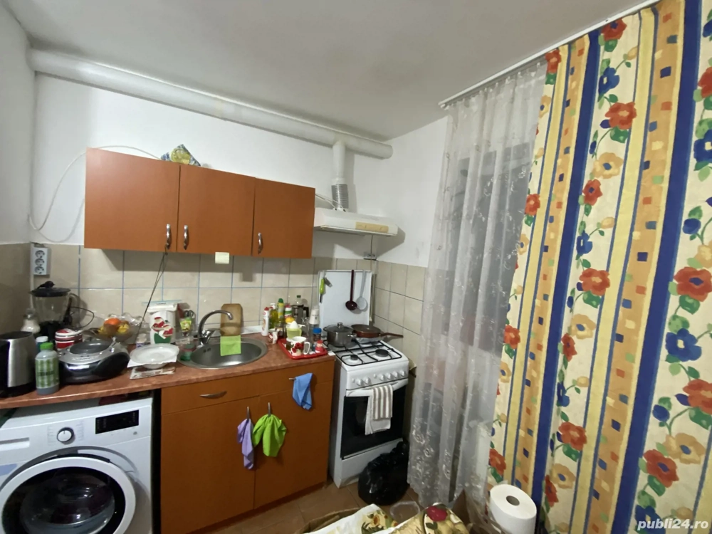 Proprietar vand garsoniera etaj1 UMT