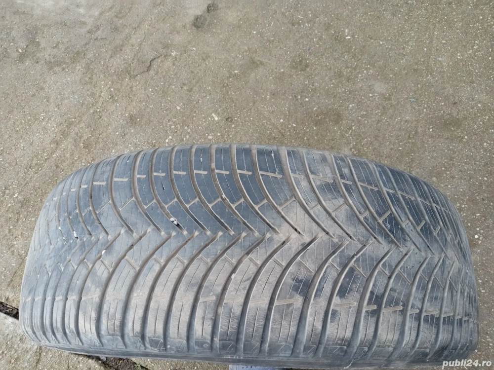 Vând anvelope all seazon 215/55R17