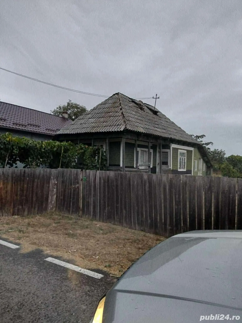 Vand casă bătranească +teren în Savinesti 