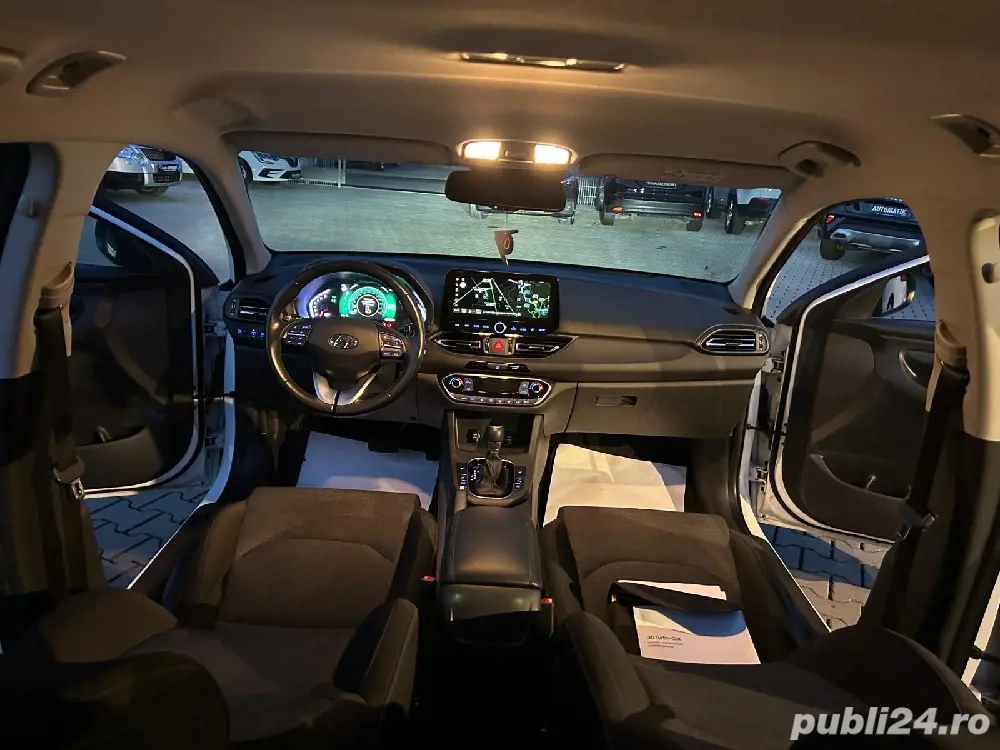 Persoana fizica ofer spre vanzare Hyundai i 30 1.5 M-hibrid .