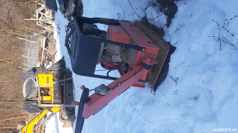 Vând placă compactoare,250kg perfect funcțională. Reversibila 