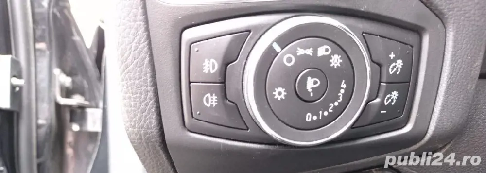 Vând Ford focus III