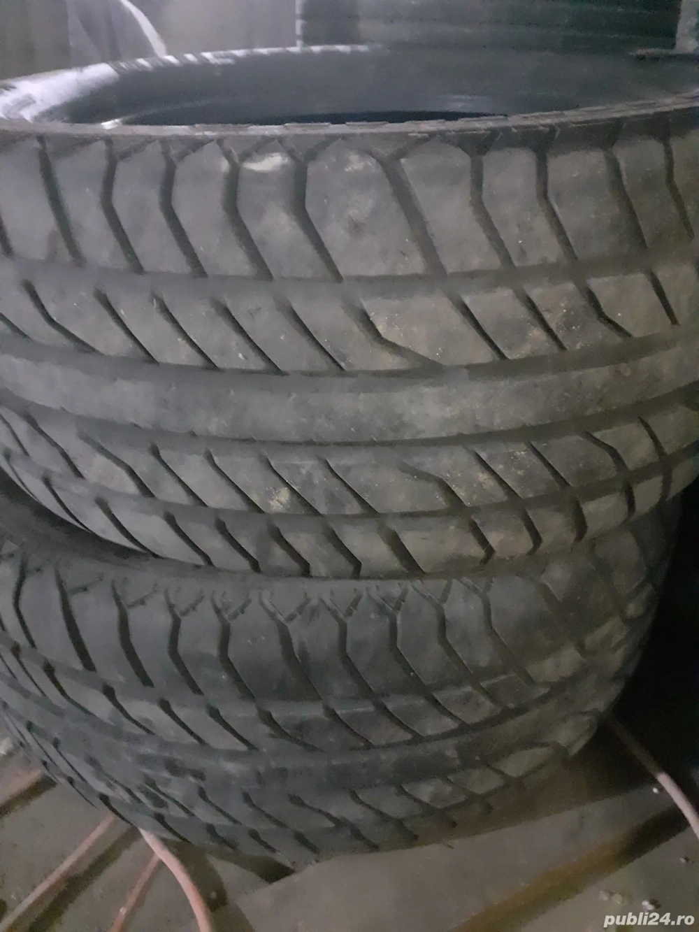 Vand 2 cauciucuri de vara 235/50/16 